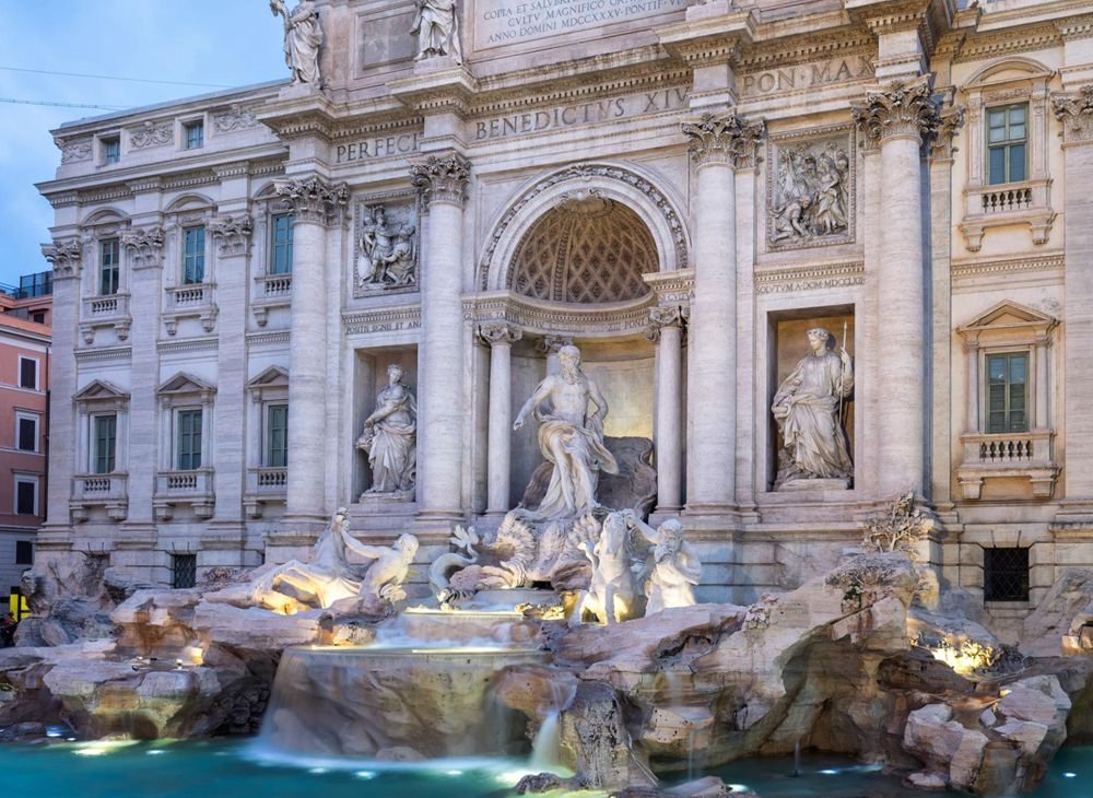 iconic trevi fountain