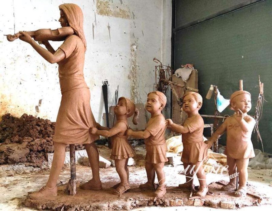 clay mould of bronze children fountain